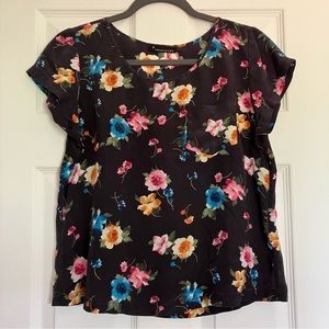 Forever 21 twentyone Short Sleeve Floral 100% Silk Blouse T-Shirt size Small